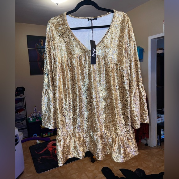 Item bought not item received. Gold tunic top. - Picture 2 of 4